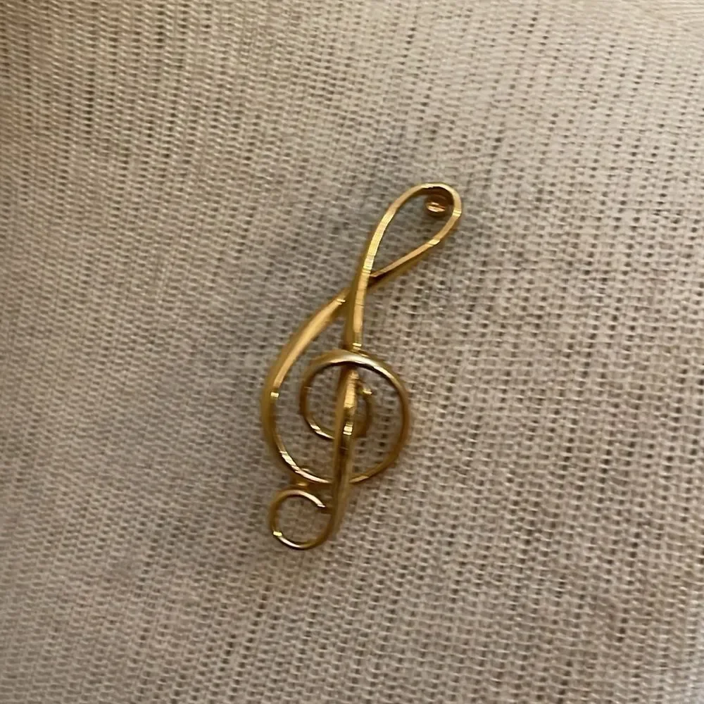 Vintage NAPIER Clef Note Brooch, Sleek Design Gold-Tone Musical Note Pin